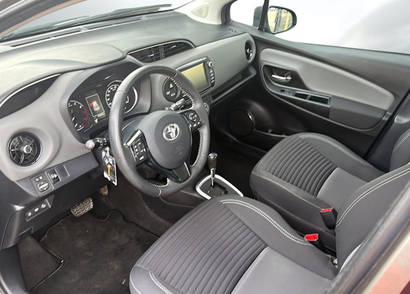 Vehicle image 4 Vehicle image 4