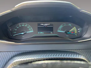 Peugeot 2008 e-Style 156 PS