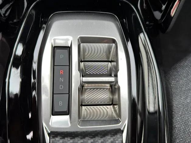 PEUGEOT 208 1.2 Hybrid Style