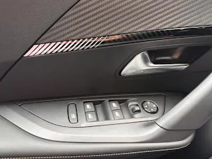 Peugeot 2008 1.2 Hybrid 145 Allure Premium
