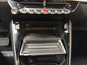 Peugeot 2008 1.2 Hybrid 145 Allure Premium