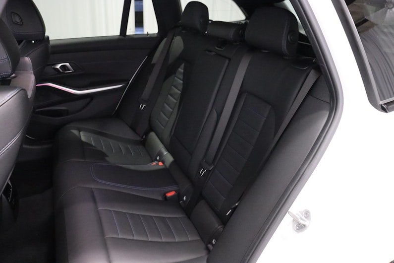 Vehicle image BMW 3 SERIES