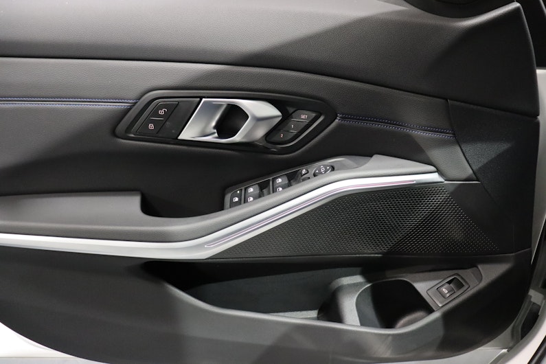 Vehicle image BMW 3 SERIES