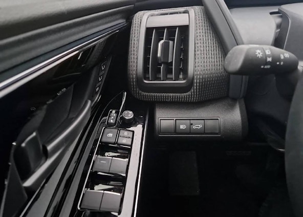 Vehicle image 18 Vehicle image 18