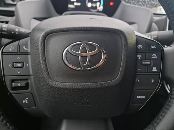 Vehicle image 17 Vehicle image 17