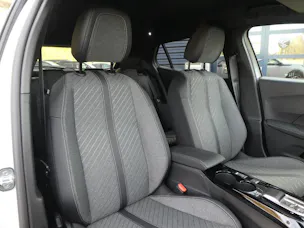 Peugeot 2008 1.2 Hybrid 145 Allure Premium