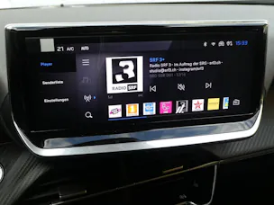 Peugeot 2008 1.2 Hybrid 145 Allure Premium