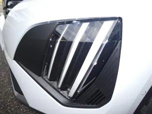 Peugeot 2008 1.2 Hybrid 145 Allure Premium