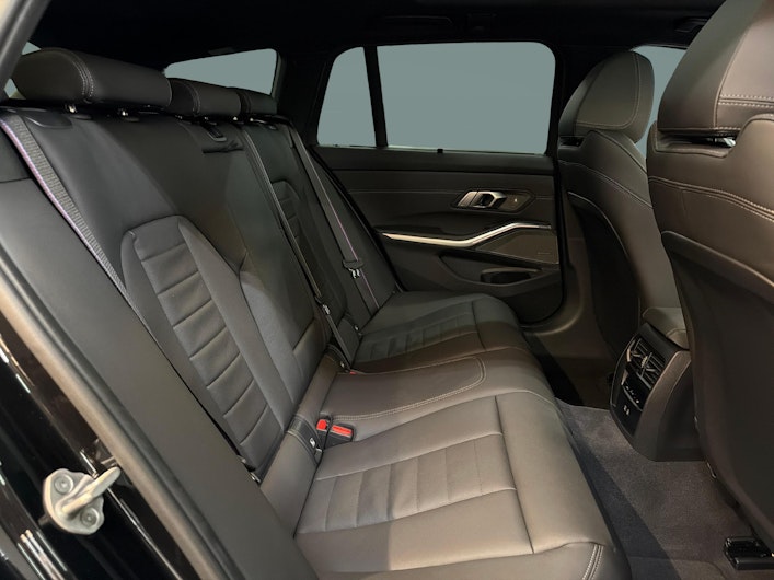 Vehicle image BMW 3 SERIES