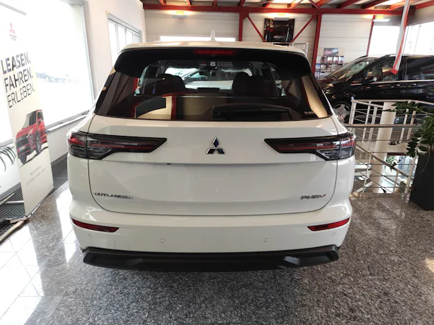 Mitsubishi Outlander 2.4 PHEV Inform 4x4