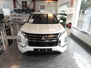 MITSUBISHI OUTLANDER 6