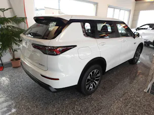 Mitsubishi Outlander 2.4 PHEV Inform 4x4