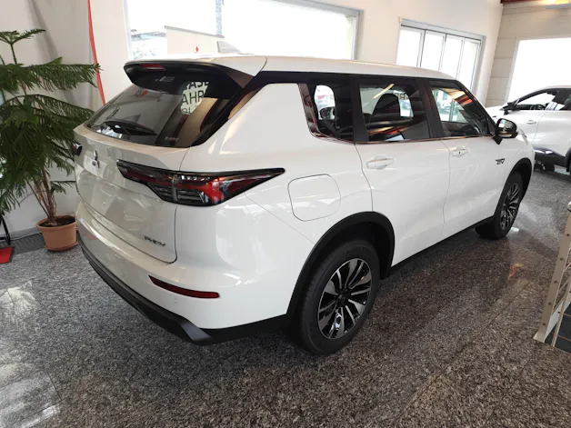 Mitsubishi Outlander 2.4 PHEV Inform 4x4
