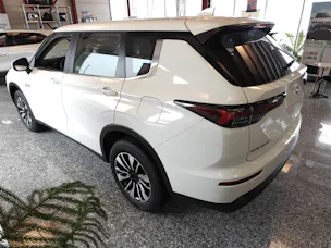 Mitsubishi Outlander 2.4 PHEV Inform 4x4
