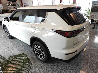 MITSUBISHI OUTLANDER 2