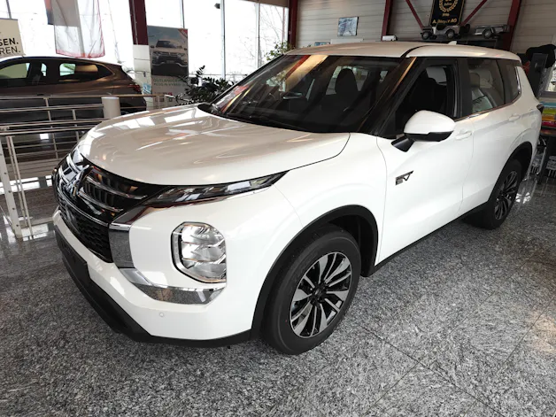 Mitsubishi Outlander 2.4 PHEV Inform 4x4