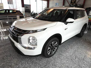 Mitsubishi Outlander 2.4 PHEV Inform 4x4