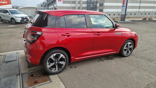 Suzuki Swift 1.2 Sakura Top Hybrid