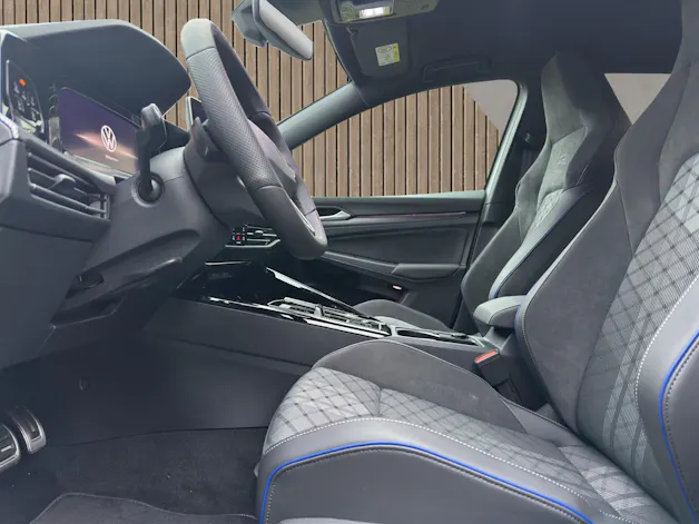 VW Golf R-Line 1.5 eTSI