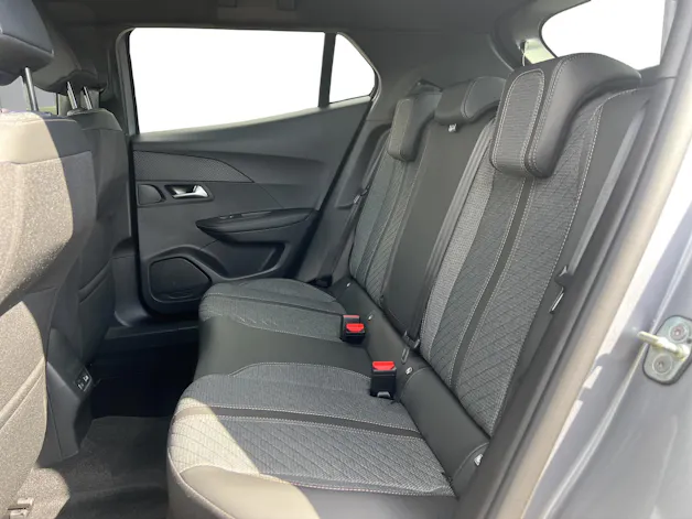 Peugeot 2008 1.2 Hybrid 145 Allure Premium
