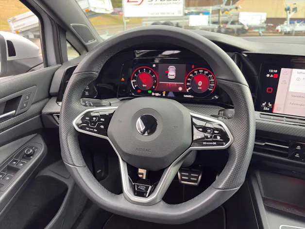 VW Golf VIII 1.5 eTSI R-Line DSG