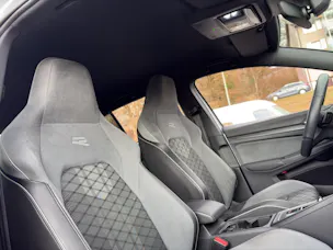 VW Golf VIII 1.5 eTSI R-Line DSG