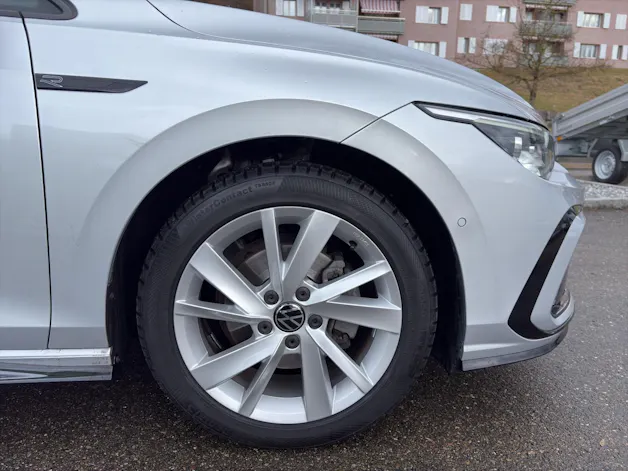 VW Golf VIII 1.5 eTSI R-Line DSG