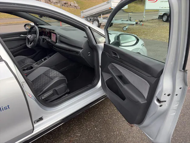VW Golf VIII 1.5 eTSI R-Line DSG