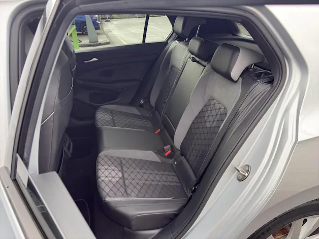 VW Golf VIII 1.5 eTSI R-Line DSG