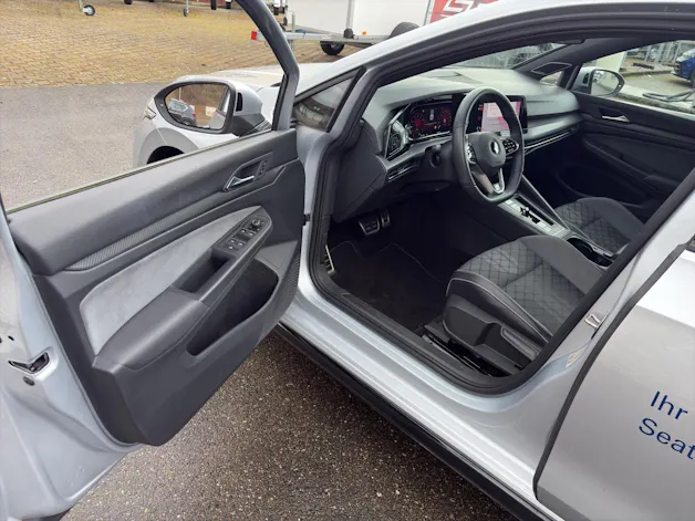 VW Golf VIII 1.5 eTSI R-Line DSG