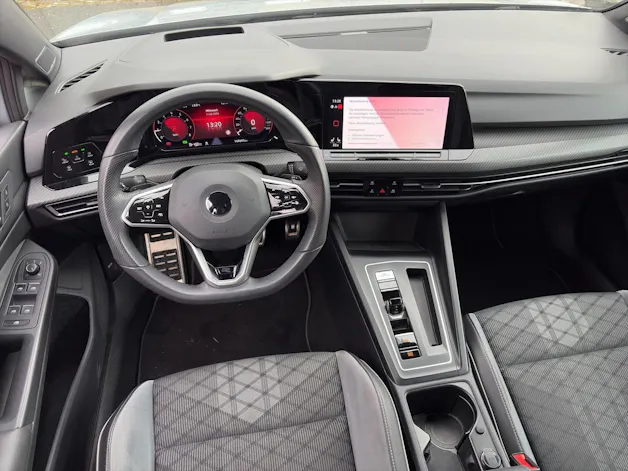 VW Golf VIII 1.5 eTSI R-Line DSG