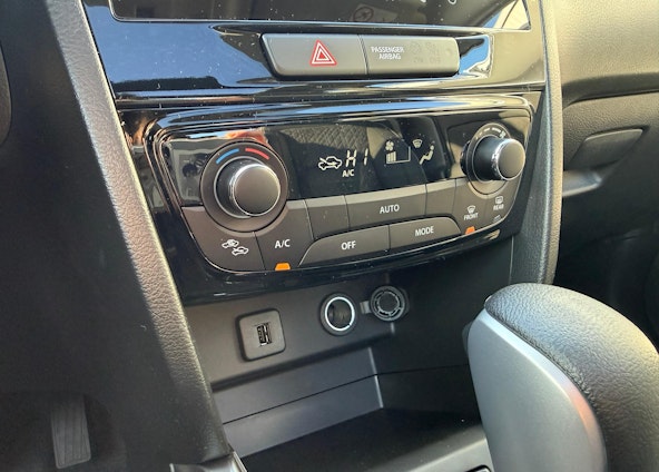 Vehicle image 18 Vehicle image 18