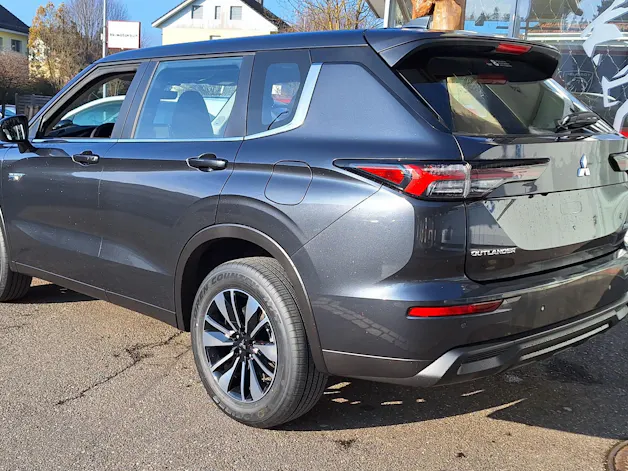 Mitsubishi Outlander PHEV Inform Helvetia (137)