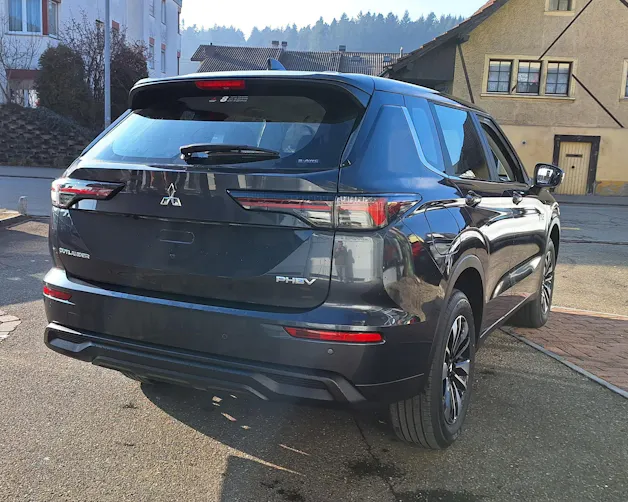 Mitsubishi Outlander PHEV Inform Helvetia (137)