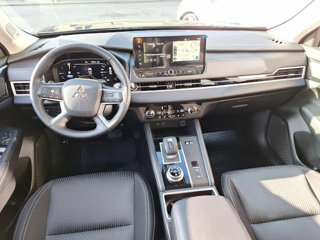 Mitsubishi Outlander PHEV Inform Helvetia (137)