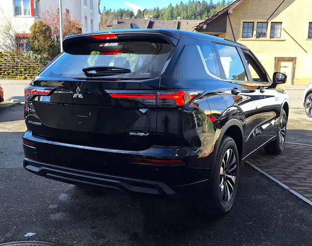 Mitsubishi Outlander PHEV Inform Helvetia (135)