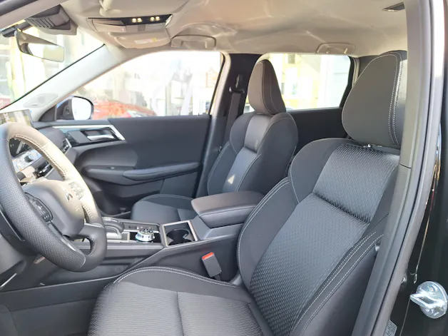 Mitsubishi Outlander PHEV Inform Helvetia (135)