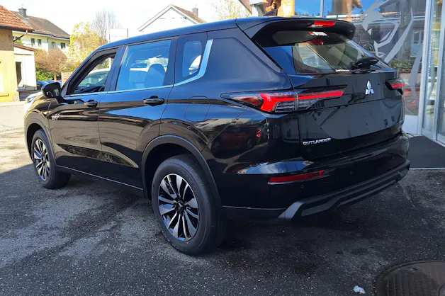 Mitsubishi Outlander PHEV Inform Helvetia (135)
