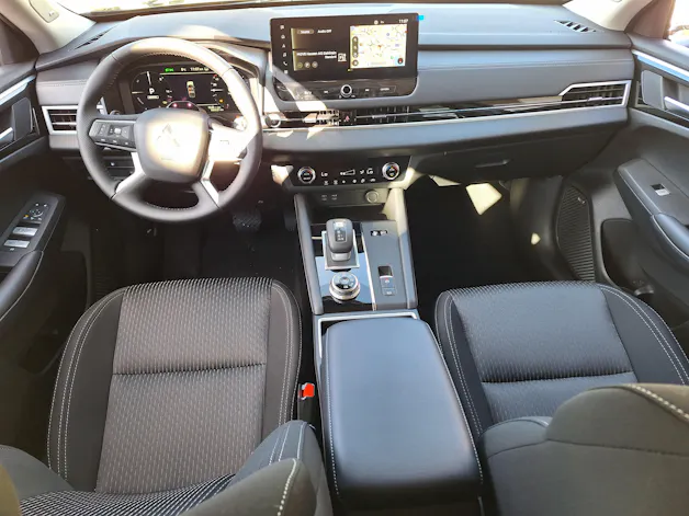Mitsubishi Outlander PHEV Inform Helvetia (135)