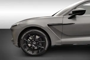Aston Martin DBX 4.0 V8