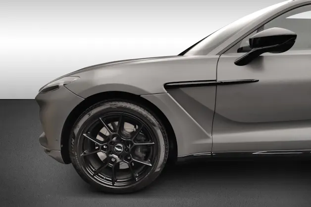 Aston Martin DBX 4.0 V8