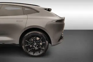 Aston Martin DBX 4.0 V8