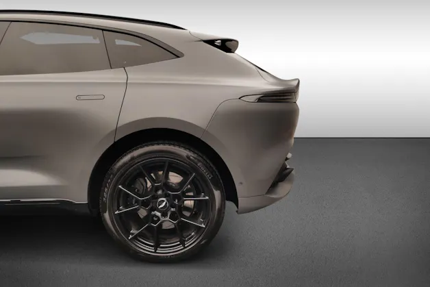 Aston Martin DBX 4.0 V8
