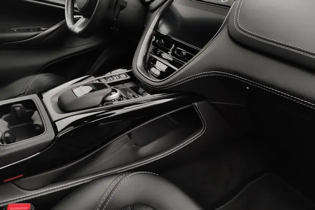 Aston Martin DBX 4.0 V8
