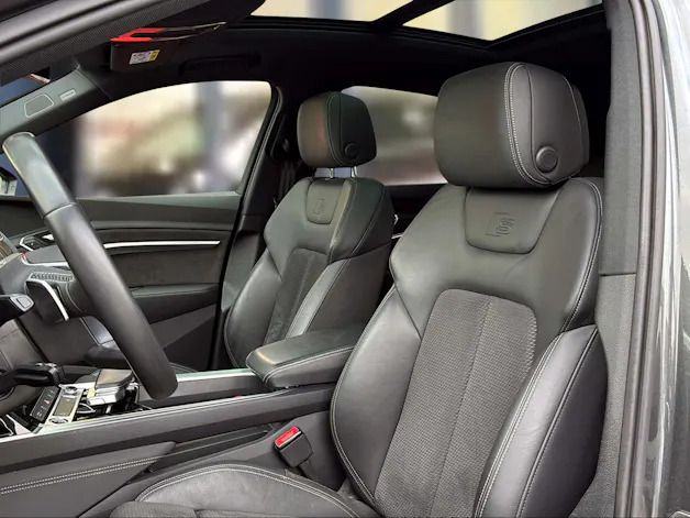 Audi e-tron 55 Sportback S Line quattro Daytonagrau Perleffekt