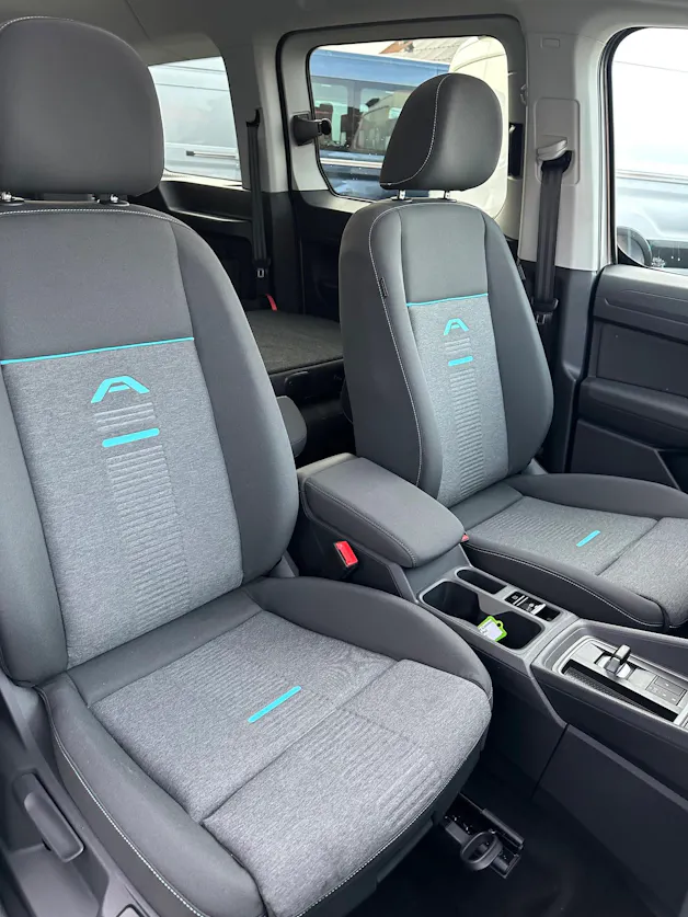 Ford TOURNEO CONNECT Grand 2.0 EcoB Active/122CV/Aut.