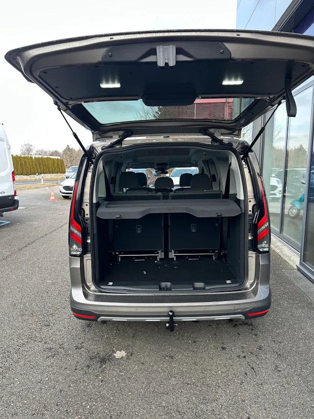 Ford TOURNEO CONNECT Grand 2.0 EcoB Active/122CV/Aut.