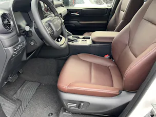 Toyota Land Cruiser 2.8 D 48V Style