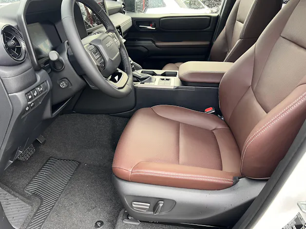 Toyota Land Cruiser 2.8 D 48V Style