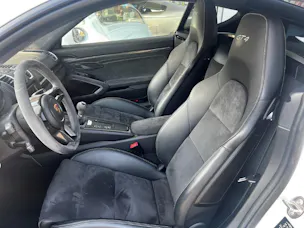 Porsche Cayman GT4